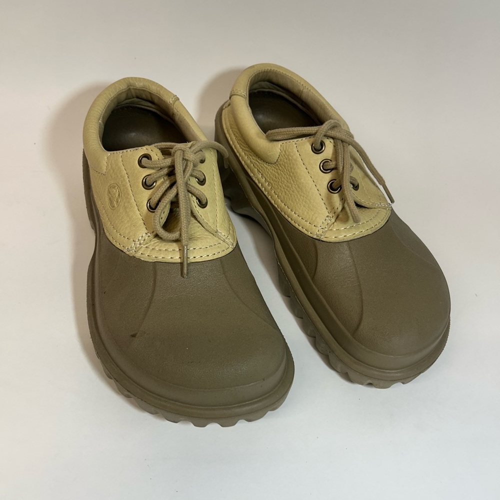 CROCS unisex Two-Tone Tan Shoes. M8/W10